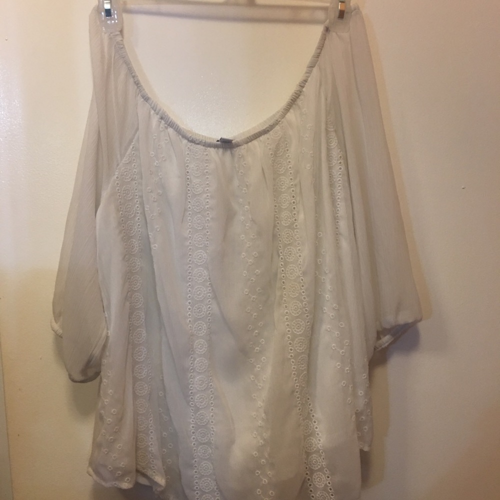 Beautiful white blouse - Picture 2 of 3